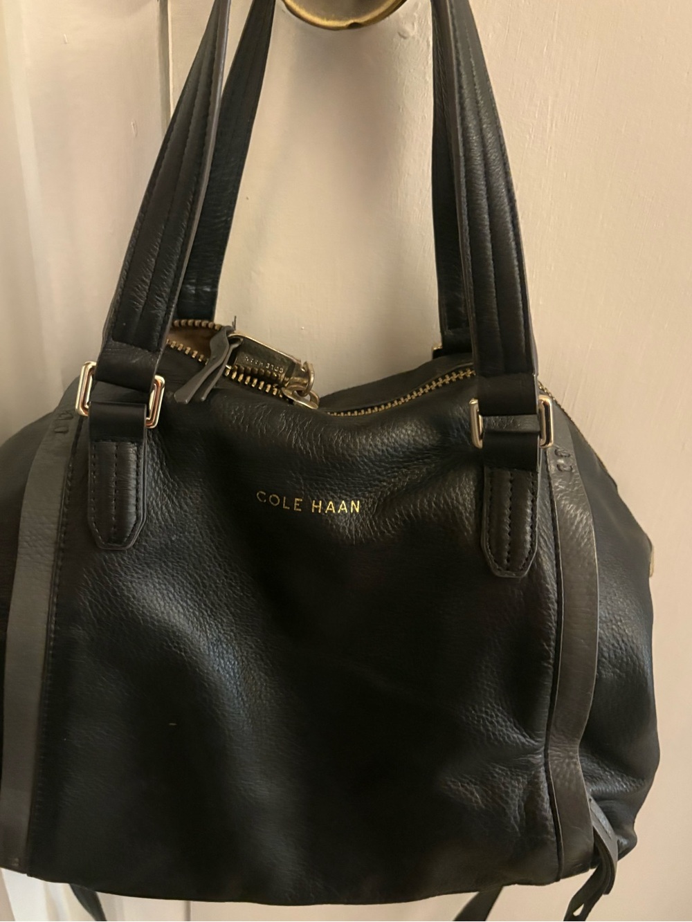 Cole Haan Black Solid Leather Medium Shoulder Handbag Purse Pre Owned